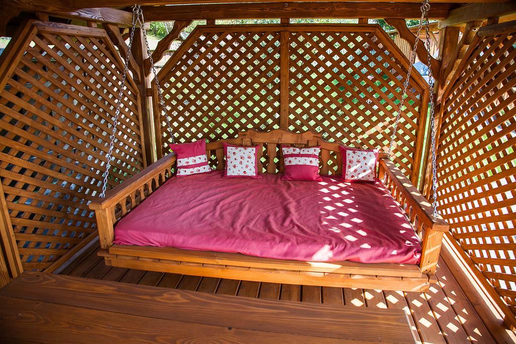 Dacha Guest House Uzhhorod Ngoại thất bức ảnh