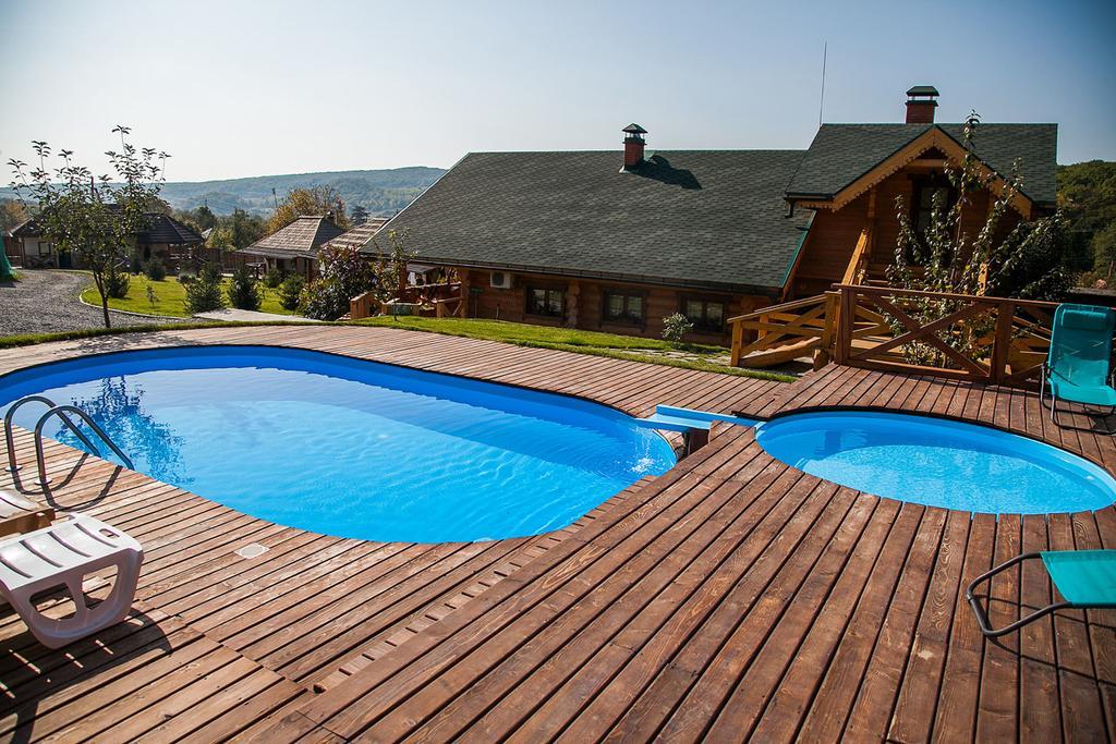 Dacha Guest House Uzhhorod Ngoại thất bức ảnh