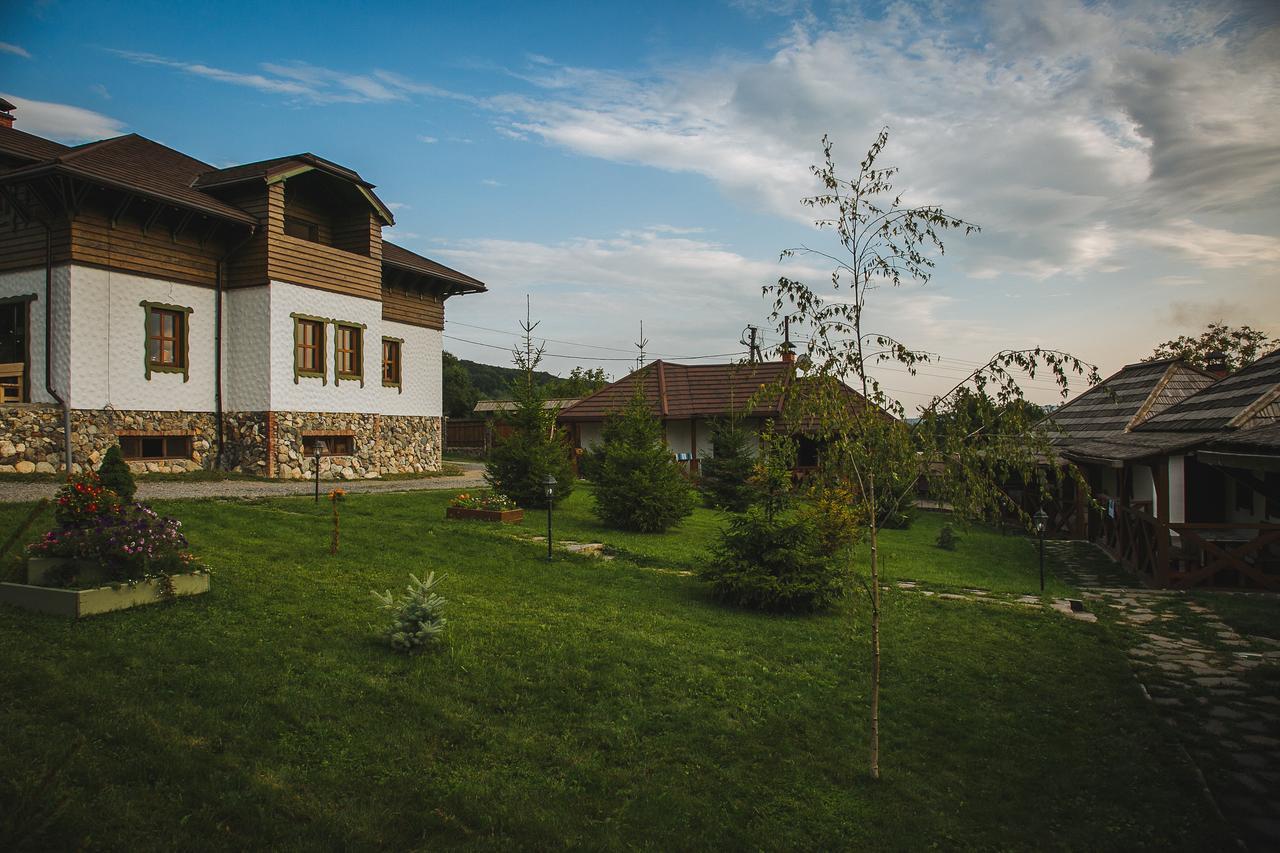 Dacha Guest House Uzhhorod Ngoại thất bức ảnh