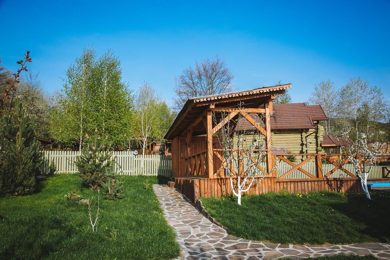 Dacha Guest House Uzhhorod Ngoại thất bức ảnh