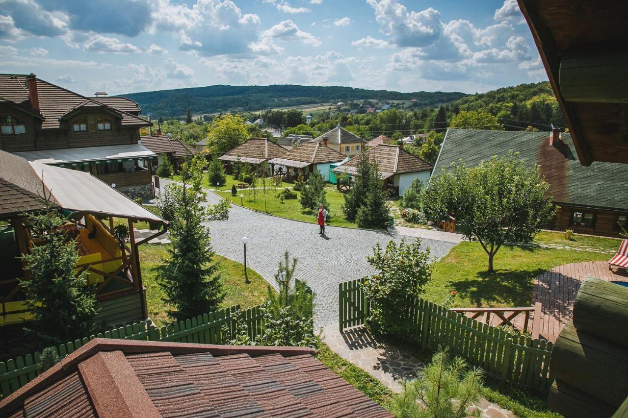 Dacha Guest House Uzhhorod Ngoại thất bức ảnh