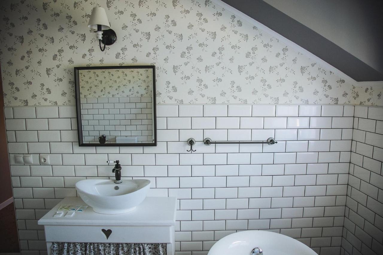 Dacha Guest House Uzhhorod Ngoại thất bức ảnh