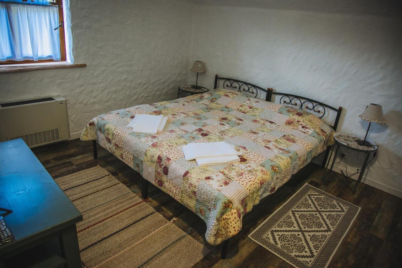 Dacha Guest House Uzhhorod Ngoại thất bức ảnh