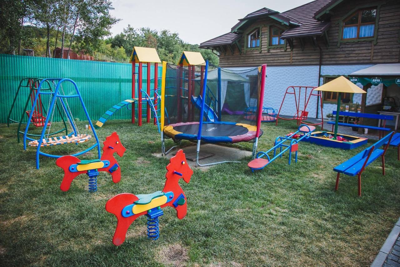 Dacha Guest House Uzhhorod Ngoại thất bức ảnh